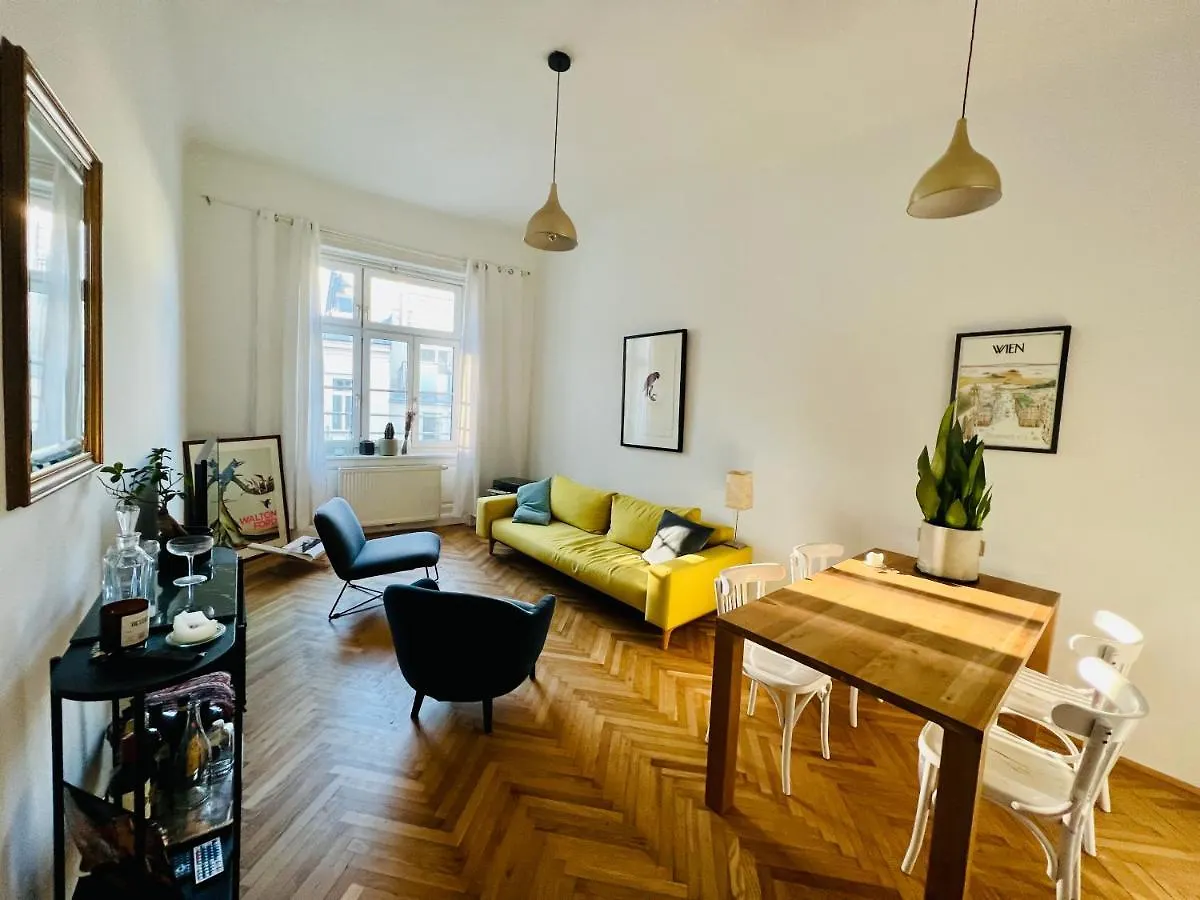 Altbauschatz Am Alsergrund, Naehe Innere Stadt Vienna Apartment